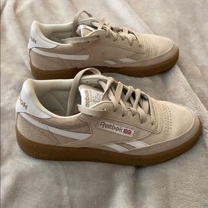 ⏳Reebok Classic suede shoe, worn ONCE (m6=w8)